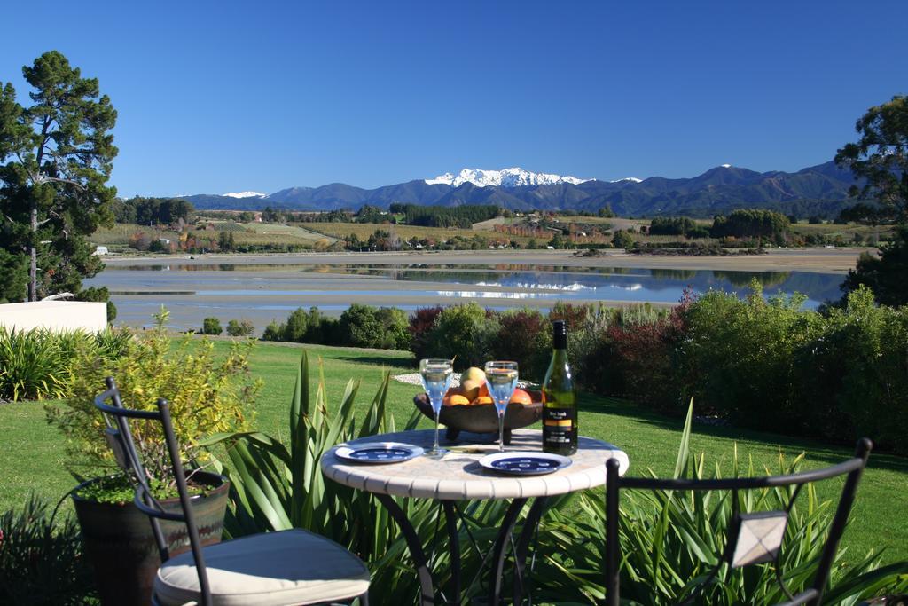 Almyra Waterfront Accommodation Tasman Exterior foto