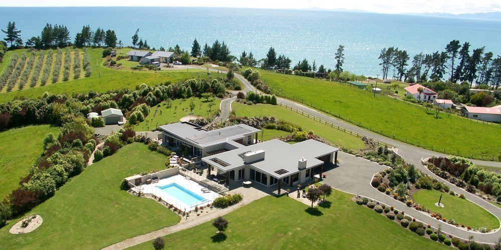 Almyra Waterfront Accommodation Tasman Exterior foto